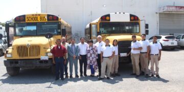Recibe CONALEP Victoria donación de dos autobuses escolares