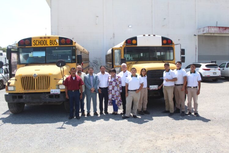 Recibe CONALEP Victoria donación de dos autobuses escolares