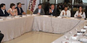 Gobierno de Victoria presenta a inversionistas de Francia bondades de la región