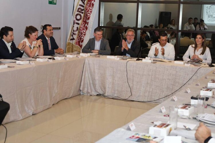 Gobierno de Victoria presenta a inversionistas de Francia bondades de la región