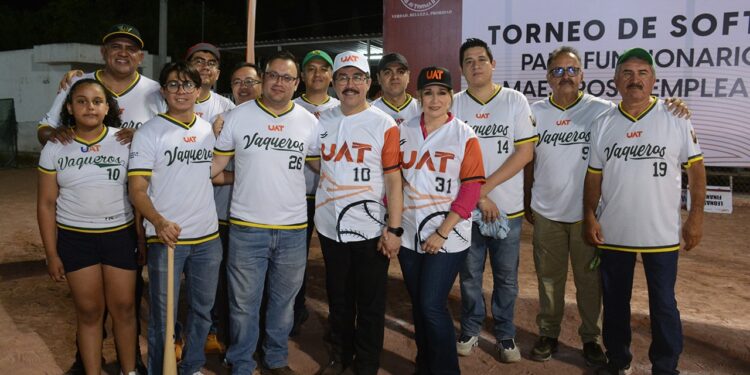 Inaugura el rector Dámaso Anaya el Torneo de softbol para Funcionarios, Maestros y Empleados de la UAT