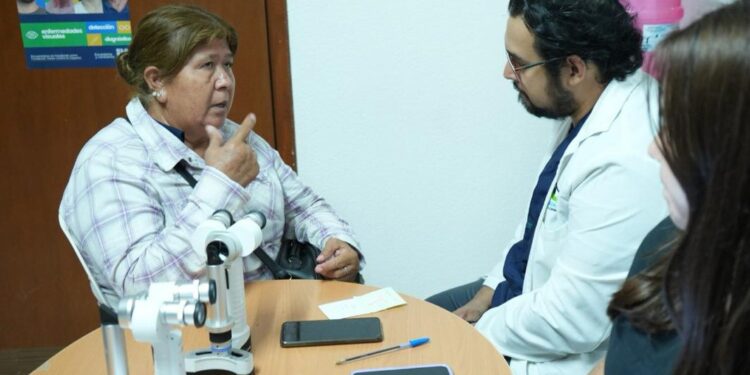 Ofrece la UAT atención de la salud visual para adultos mayores