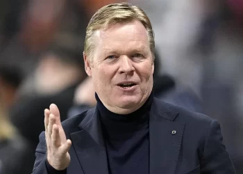 Koeman critica gestión de Laporta en fichajes del Barcelona