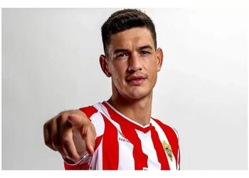 César Montes encara incertidumbre en futuro con Almería