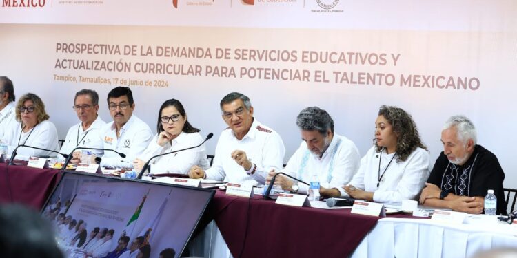 Educación debe rehumanizar a sociedad y apoyar a jóvenes en México: Américo Villarreal
