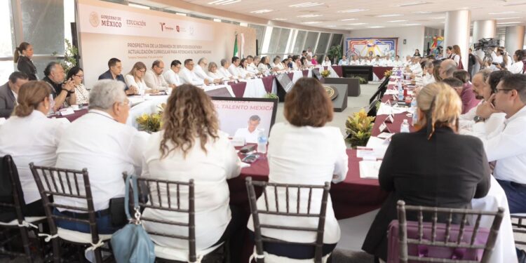 Analizan en Tampico retos de la educación superior y seis estados del país