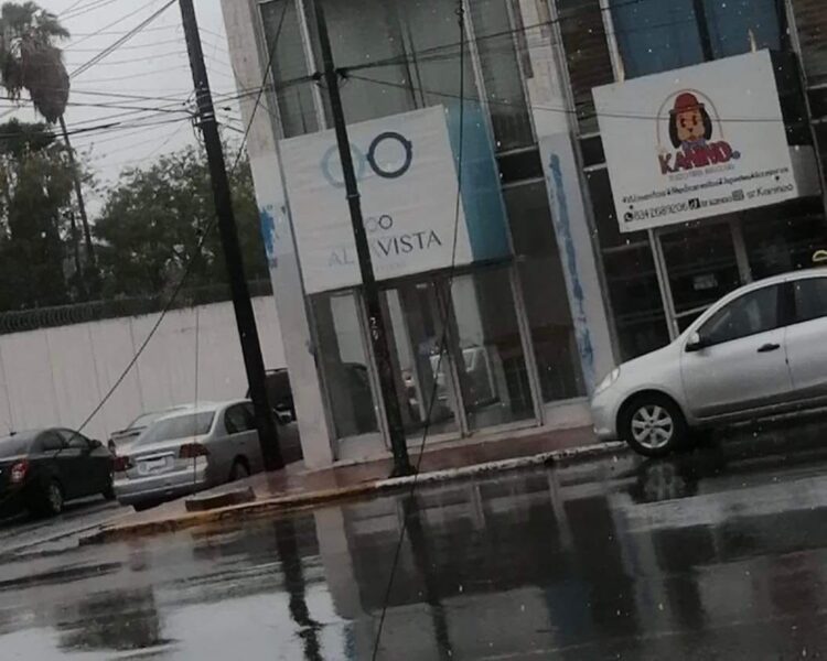 Retiran cables de alta tensión caídos en calles 14 y Carrera Torres en Cd. Victoria