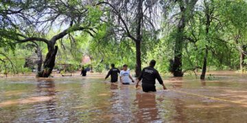 Auxilia Guardia Estatal a damnificados en Miraflores al desbordar río Corona en Güémez, Tamaulipas