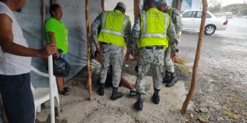 Motociclista se estrella contra auto que omitió alto en entrada a Col. “Las Brisas”