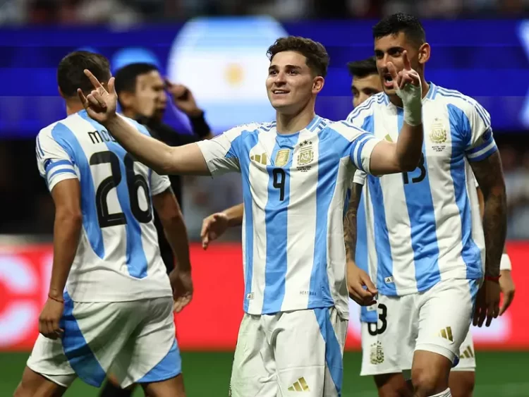 Argentina derrota 2-0 a Canadá en el partido inaugural de la Copa América; dos pases de Messi