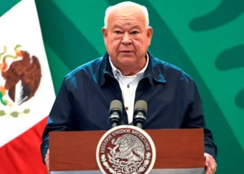 Gobernador de Baja California Sur sufre accidente aéreo; falló tren de aterrizaje, sale ileso