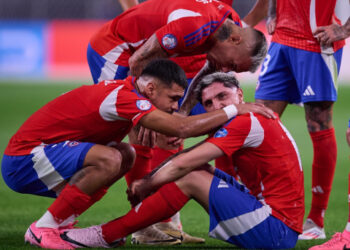 Chile empata con Perú 0-0 en la Copa América; Diego Valdés lesionado