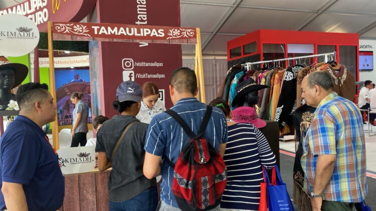 Gran afluencia de visitantes al stand de Turismo en Congreso Mexicano del Petróleo