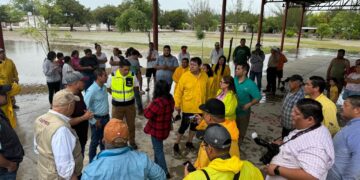 Despliegan operativo para ayudar a familias afectadas por intensas lluvias en Llera
