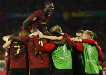 Bélgica vence a Rumania y pone ‘al rojo vivo’ el Grupo E