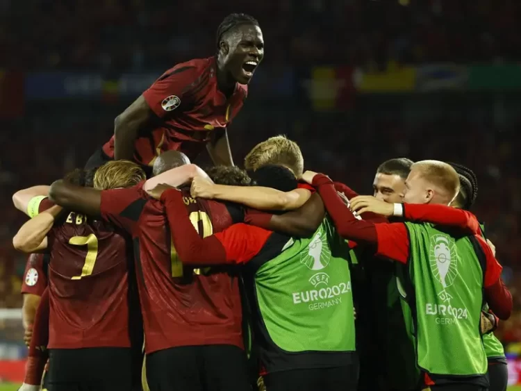Bélgica vence a Rumania y pone ‘al rojo vivo’ el Grupo E