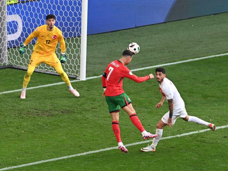 Portugal golea 3-0 a Turquía y clasifica a octavos de la Eurocopa