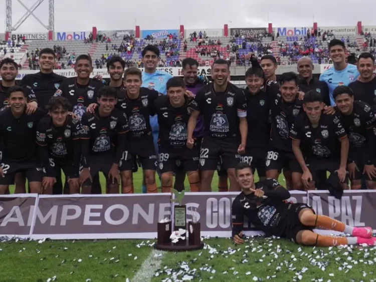 Pachuca golea 3-0 a Chivas en partido amistoso y conquista Copa por la Paz