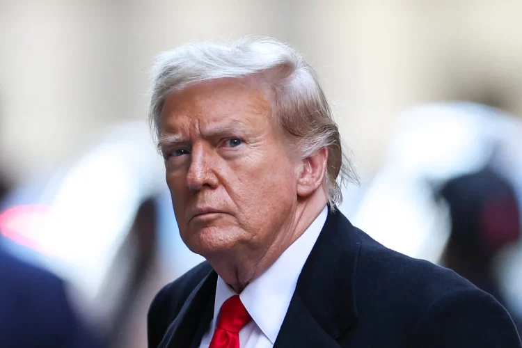 Trump visita el Congreso por primera vez desde 2021