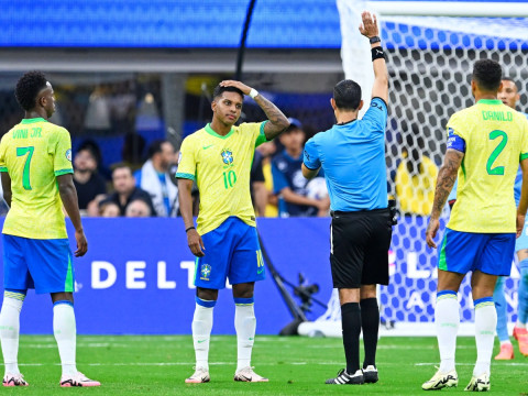 Costa Rica neutraliza a Brasil y sus nuevas estrellas empatan 0-0