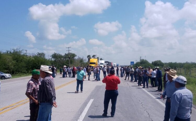 Realizan tercer bloqueo carretero sorgueros de Tamaulipas; exigen respuesta urgente a precio de garantía