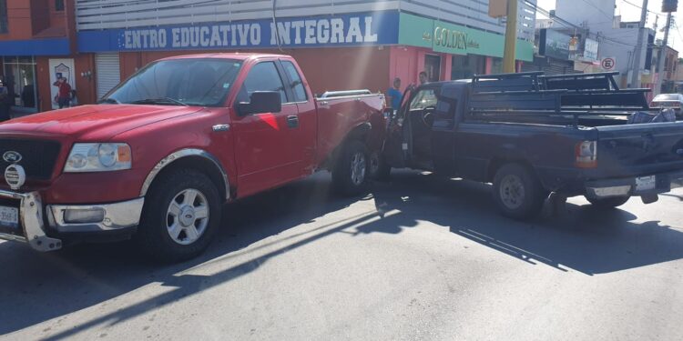 Choque en crucero 21 y Carrera Torres deja una mujer lesionada