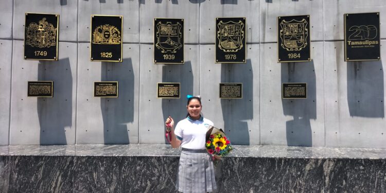 Obtiene Sonia Citlali Gámez medalla “Guadalupe Victoria” por altas calificaciones