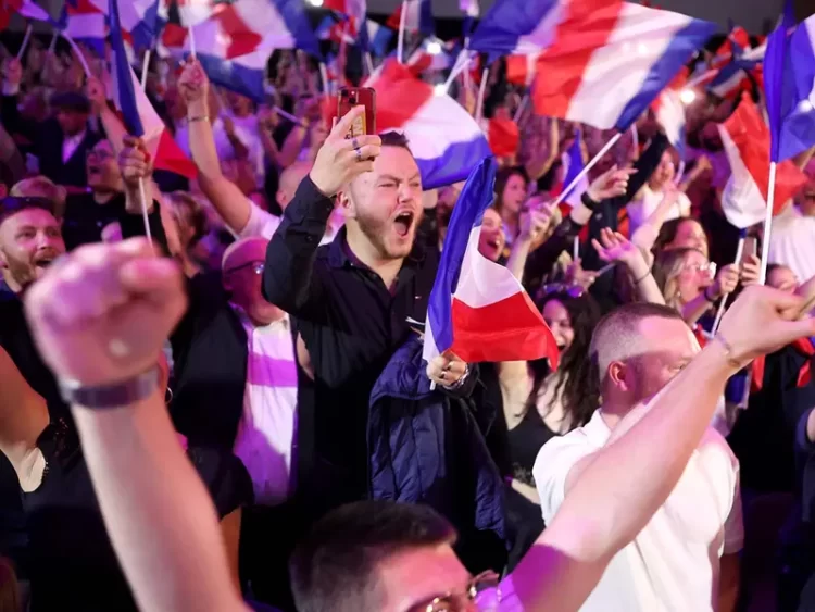 Extrema derecha gana primera vuelta de elecciones en Francia