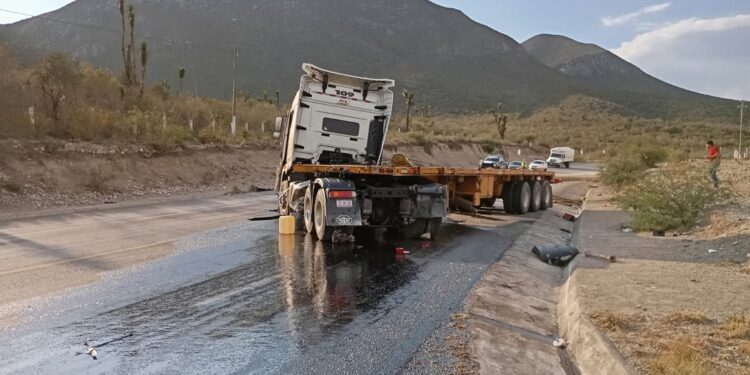 Choque en la carretera Victoria Tula deja cinco lesionados