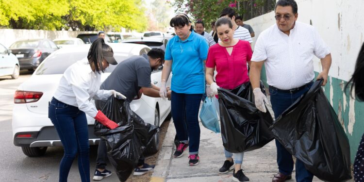 Participan trabajadores de la educación a la Jornada Estatal de Limpieza en Tamaulipas