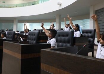 Visitan estudiantes de primaria “Venustiano Carranza” sede del Congreso de Tamaulipas
