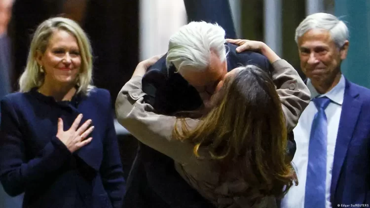 Fin de una era de confinamiento: Julian Assange aterriza en Australia