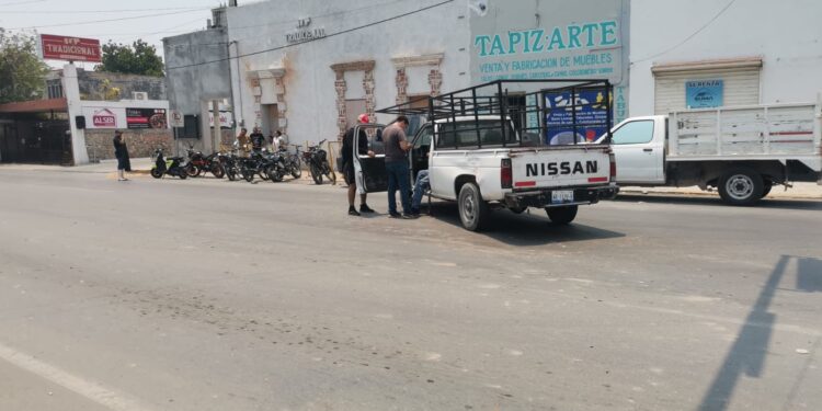 Carambola vehicular en el crucero Fermín Legorreta y Carrera Torres