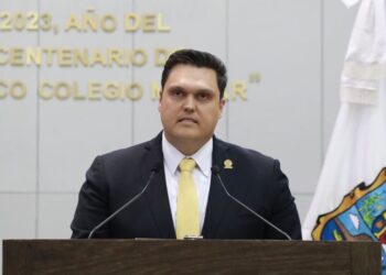 Presenta diputado iniciativa para que trabajadores cuenten con silla laboral