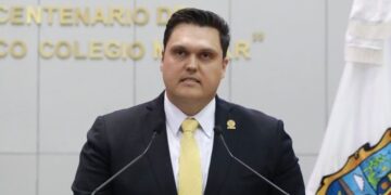 Presenta diputado iniciativa para que trabajadores cuenten con silla laboral