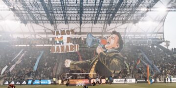 Afición del LAFC rinde homenaje a Juanga en el Mes del Orgullo LGBTI