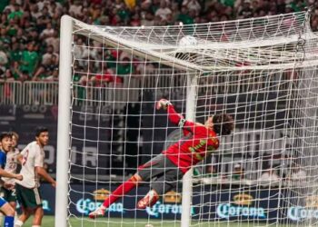 Javier Aguirre pide el retorno de Guillermo Ochoa en la Selección Mexicana para suplir la baja de Malagón