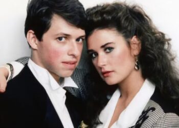 Jon Cryer confesó que desconocía la lucha de Demi Moore contra las adicciones durante su relación en los años 80