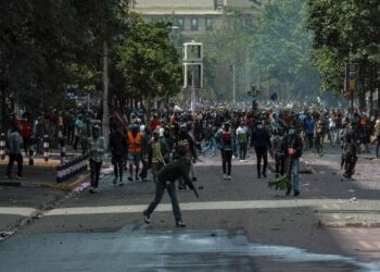 Gobierno de Kenia retira propuesta de impuestos tras disturbios