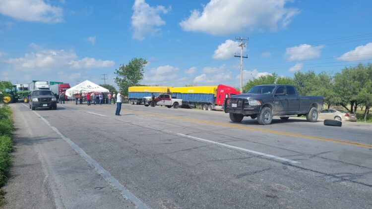 Cierran sorgueros, ¡otra vez!, carretera a Matamoros