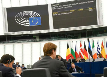 Eurodiputados buscan nuevas alianzas políticas en la Eurocámara