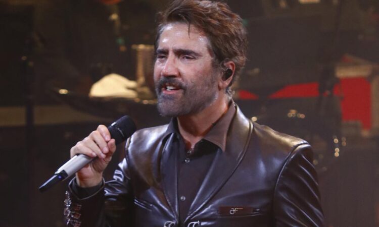 Alejandro Fernández se muestra bromista y apapachado en Monterrey