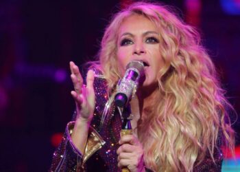 Paulina Rubio regaña a empleado durante concierto en Hermosillo