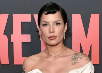 Halsey agradece estar viva y comparte su lucha contra la enfermedad