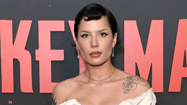 Halsey agradece estar viva y comparte su lucha contra la enfermedad