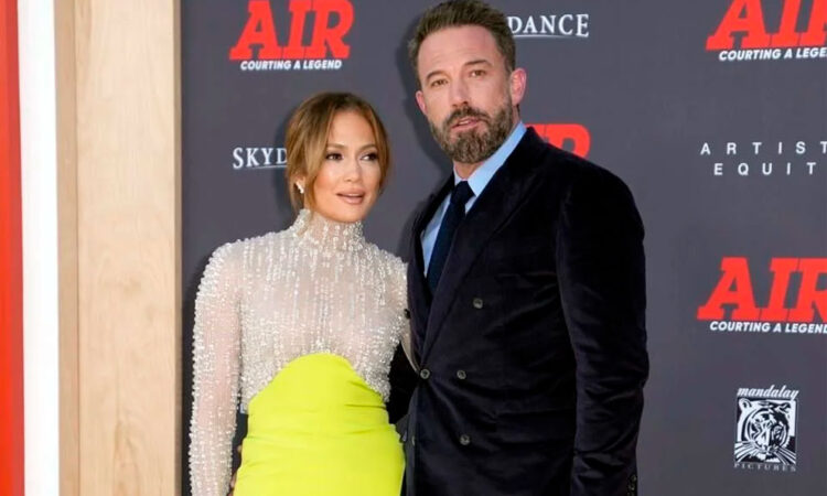 Affleck y Lopez: Indicios de separación tras venta de mansión