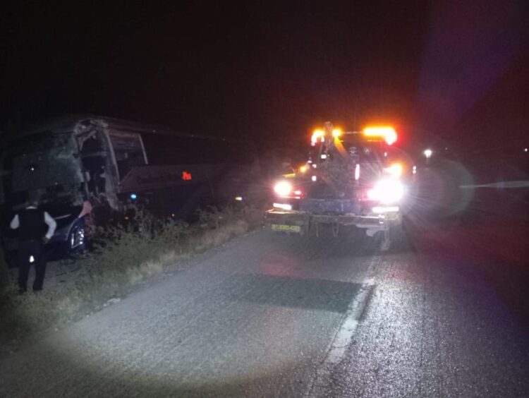 Choca autobús: ocho heridos