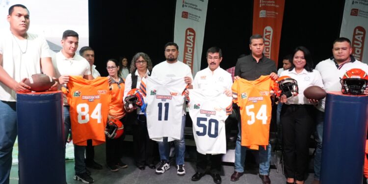 Reconoce la UAT a estudiantes destacados