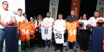 Reconoce la UAT a estudiantes destacados