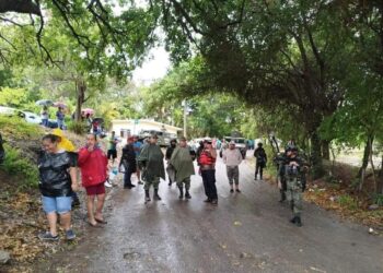Se desborda el río Guayalejo en Llera, Tamaulipas evacúan a pobladores